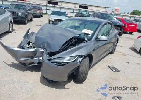 2025 Tesla Model 3 Long Range Rear-Wheel Drive z USA, uszkodzony, nr VIN 5YJ3E1EA2SF933490